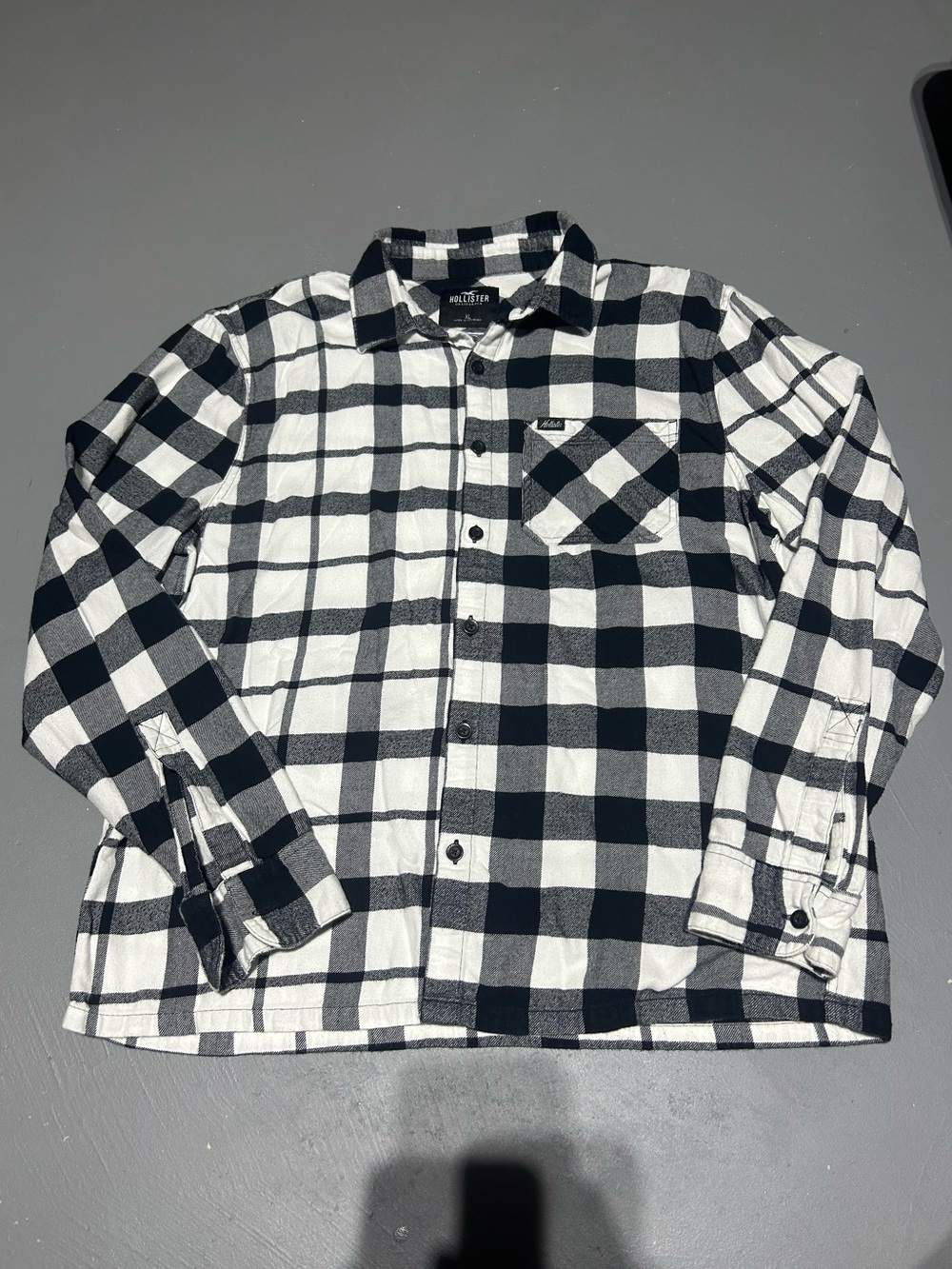 Hollister Plaid Pattern Long Sleeve Premium ButtonDown Flannel Shirt (Men’s XL)